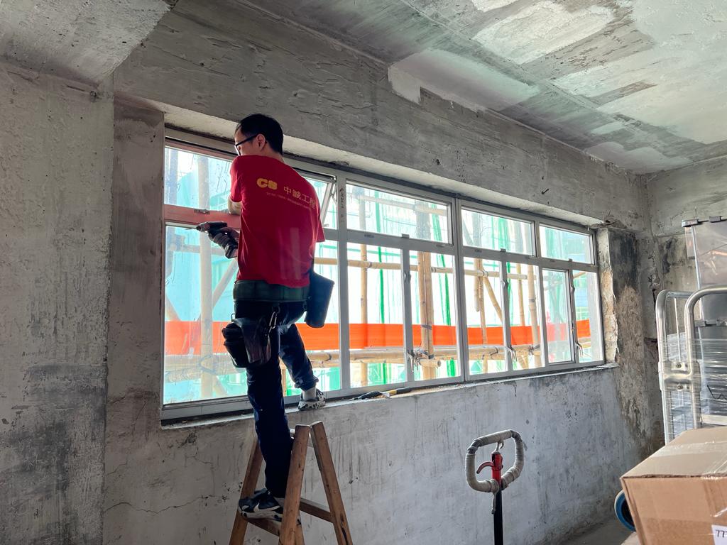 葵涌葵秀路17-21號兩業工業大廈-全棟更換50料銀色新鋁窗-屋宇署認可鋁窗小型工程公司